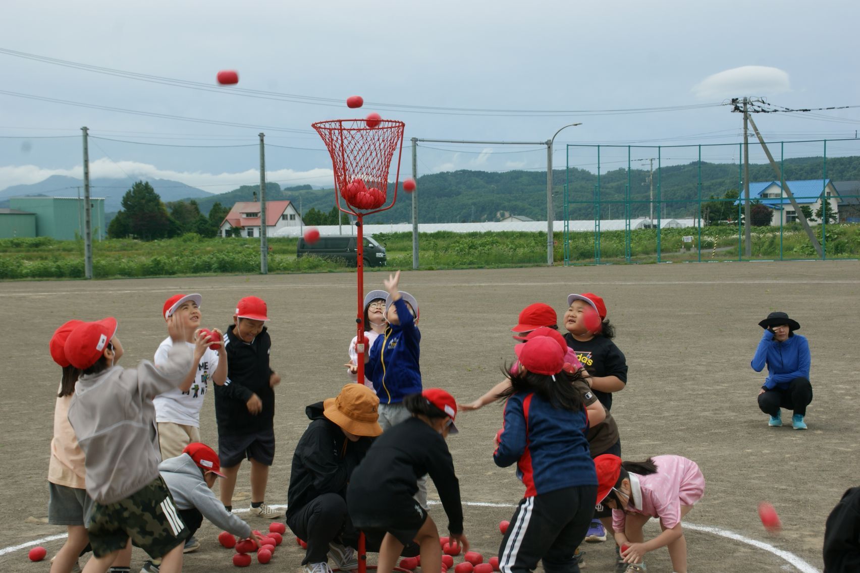 16 玉入れ(紅組).JPG