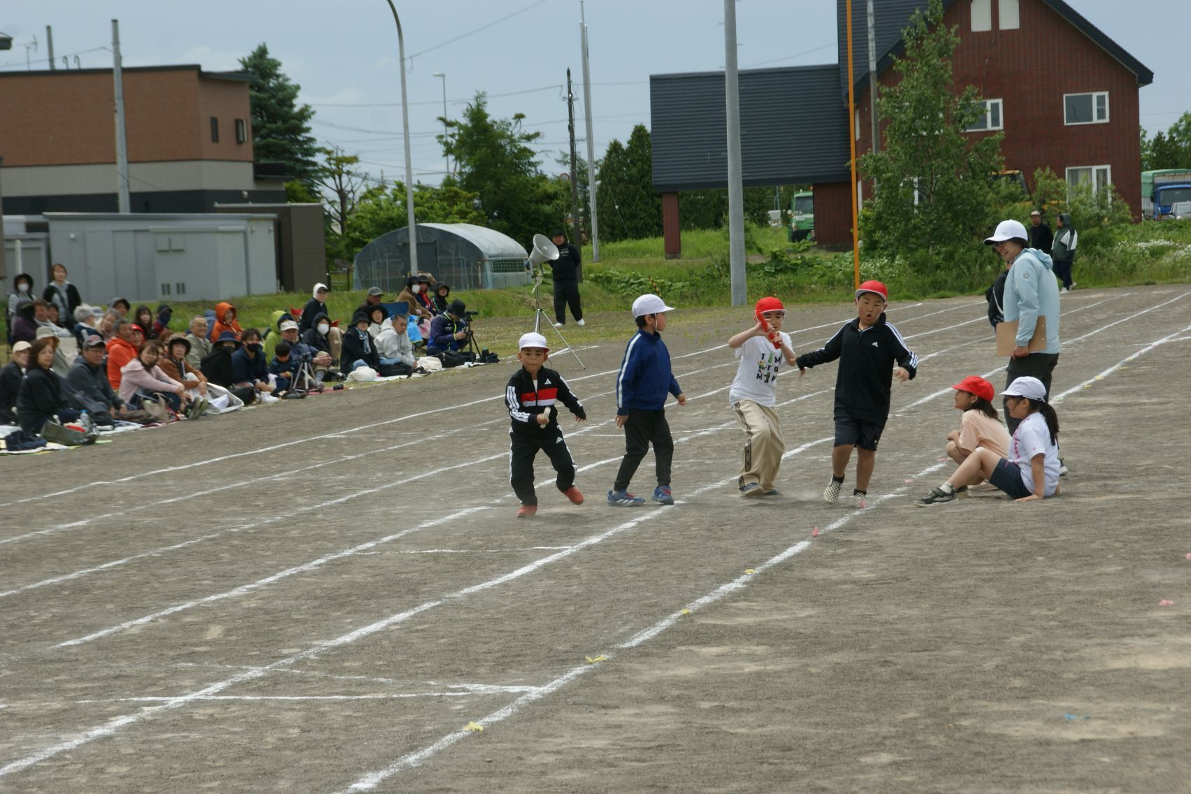 19 低学年リレー.JPG