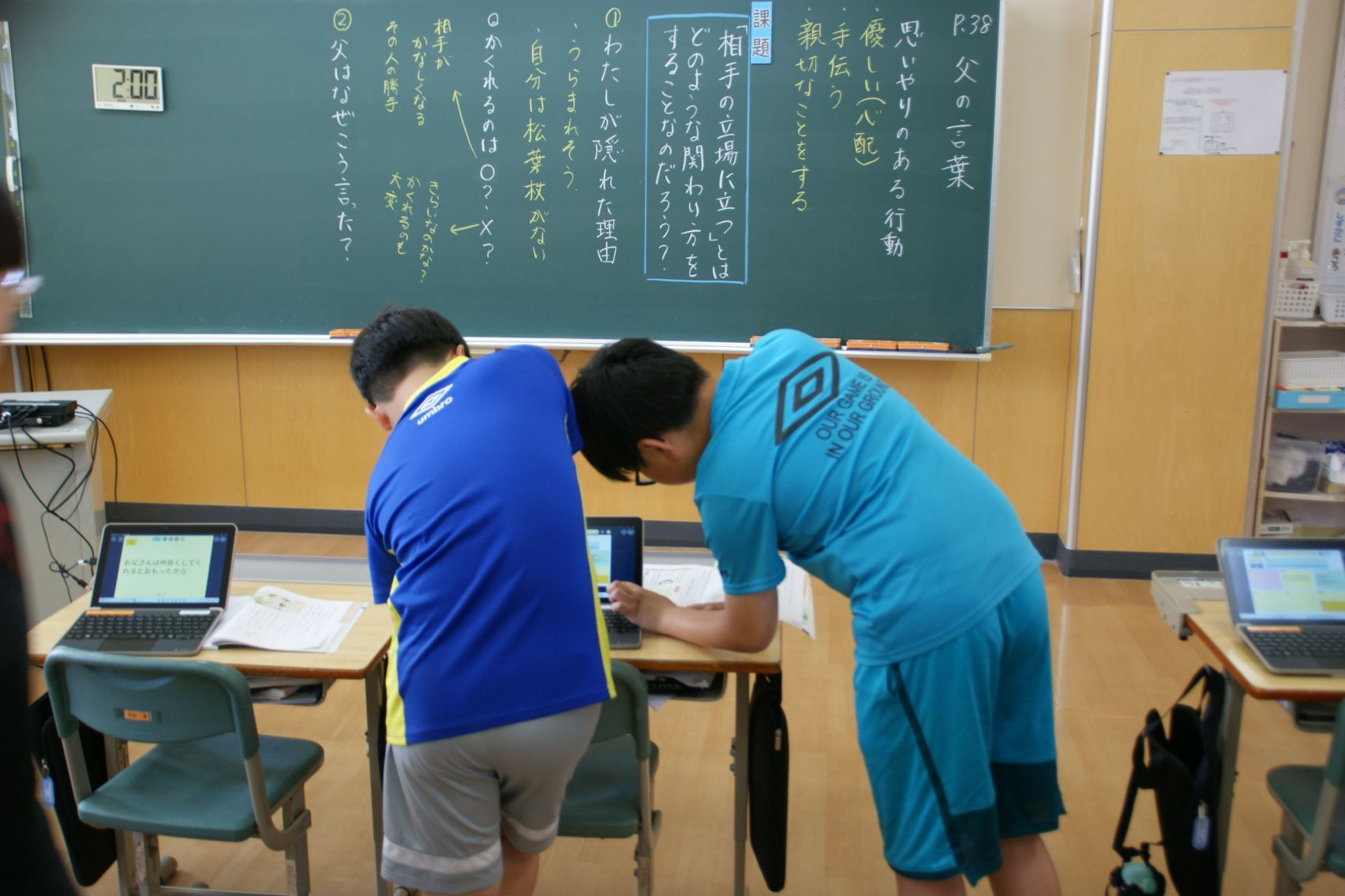仲間と考えを交流.JPG