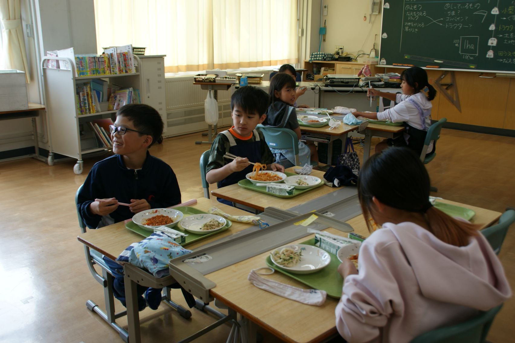 楽しく会話しながら食事.JPG