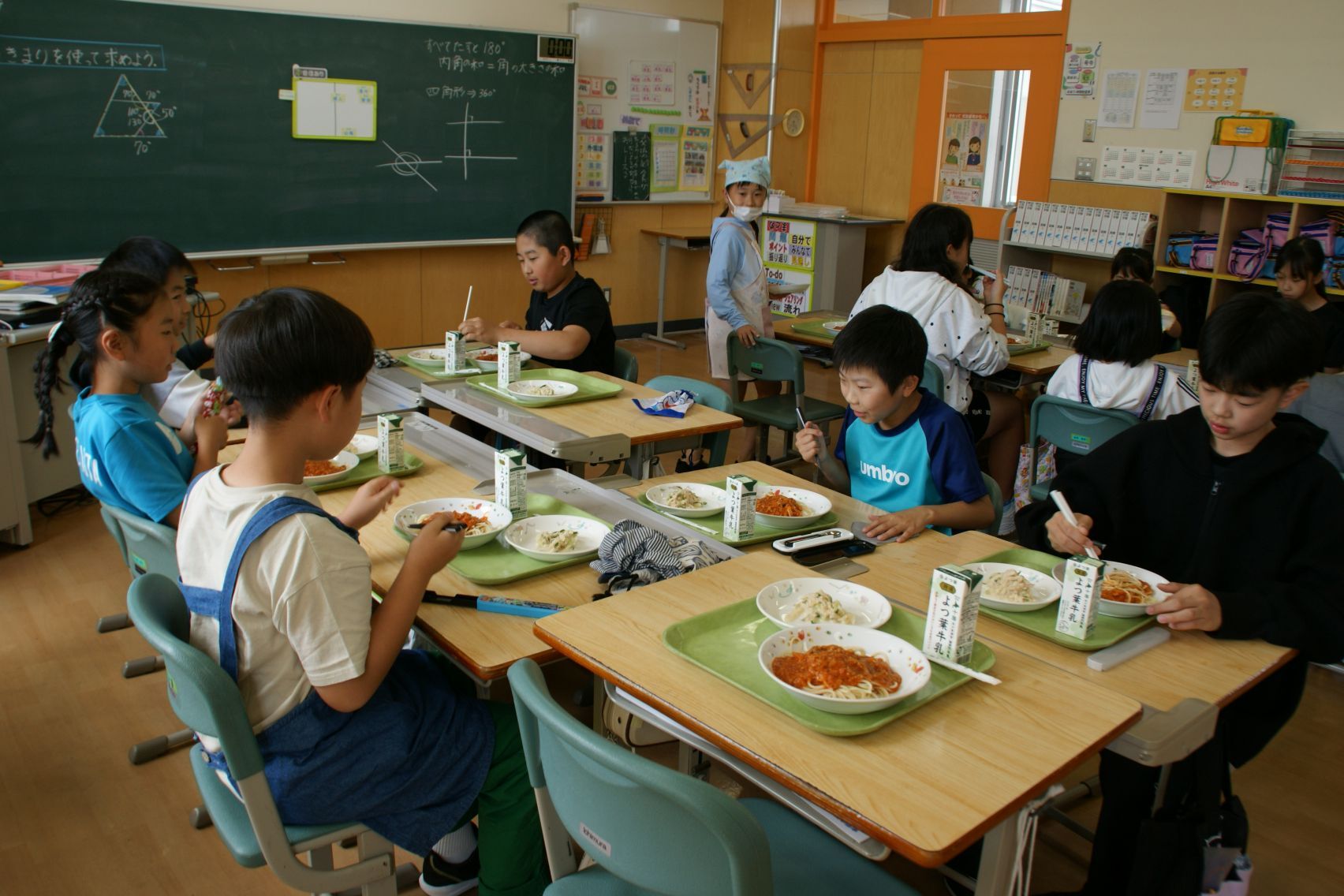 いつもとは違う給食時間.JPG