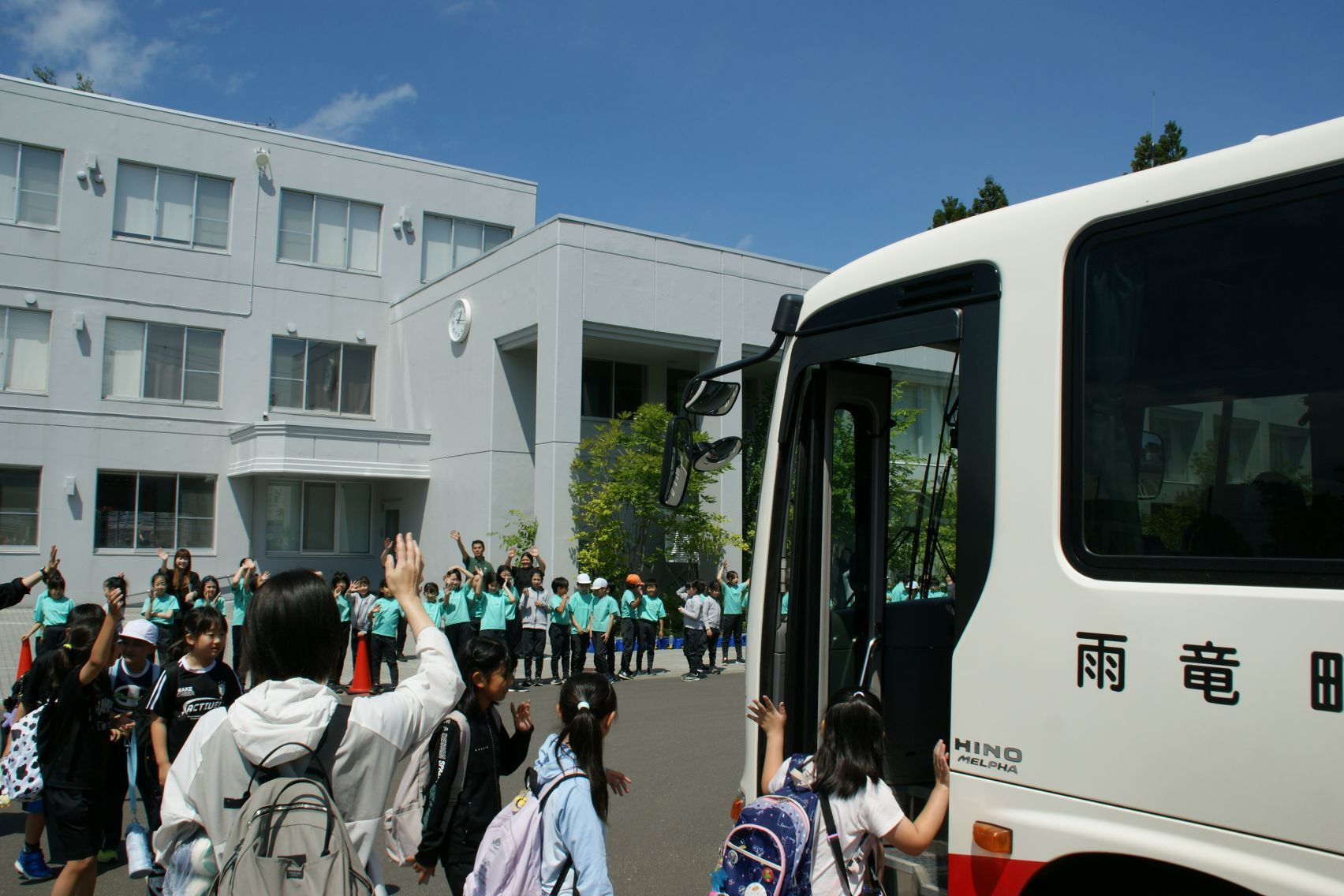 見送られて雨竜へ.JPG