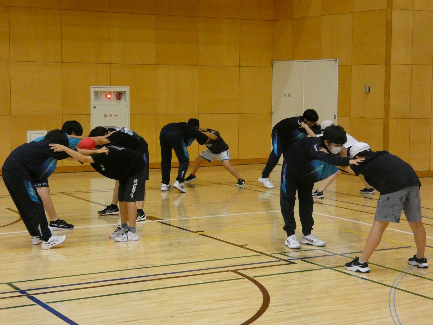 中1と一緒にウオーミングアップ.JPG
