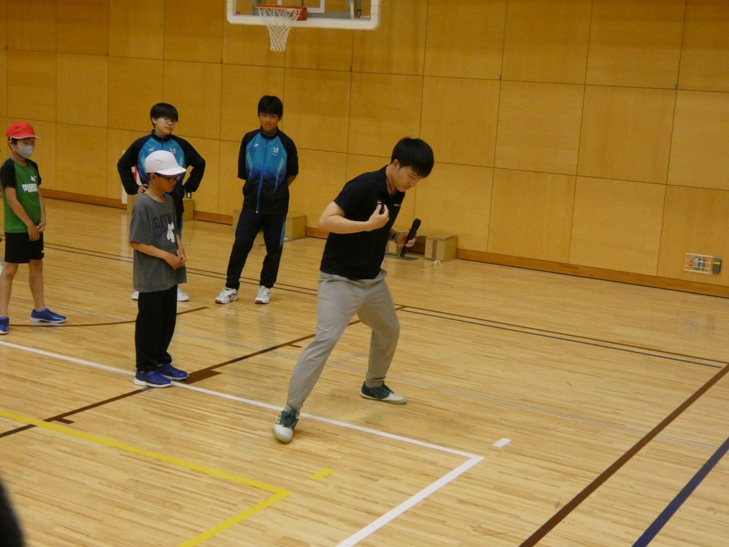 中学校体育の先生によるポイントの指導.JPG