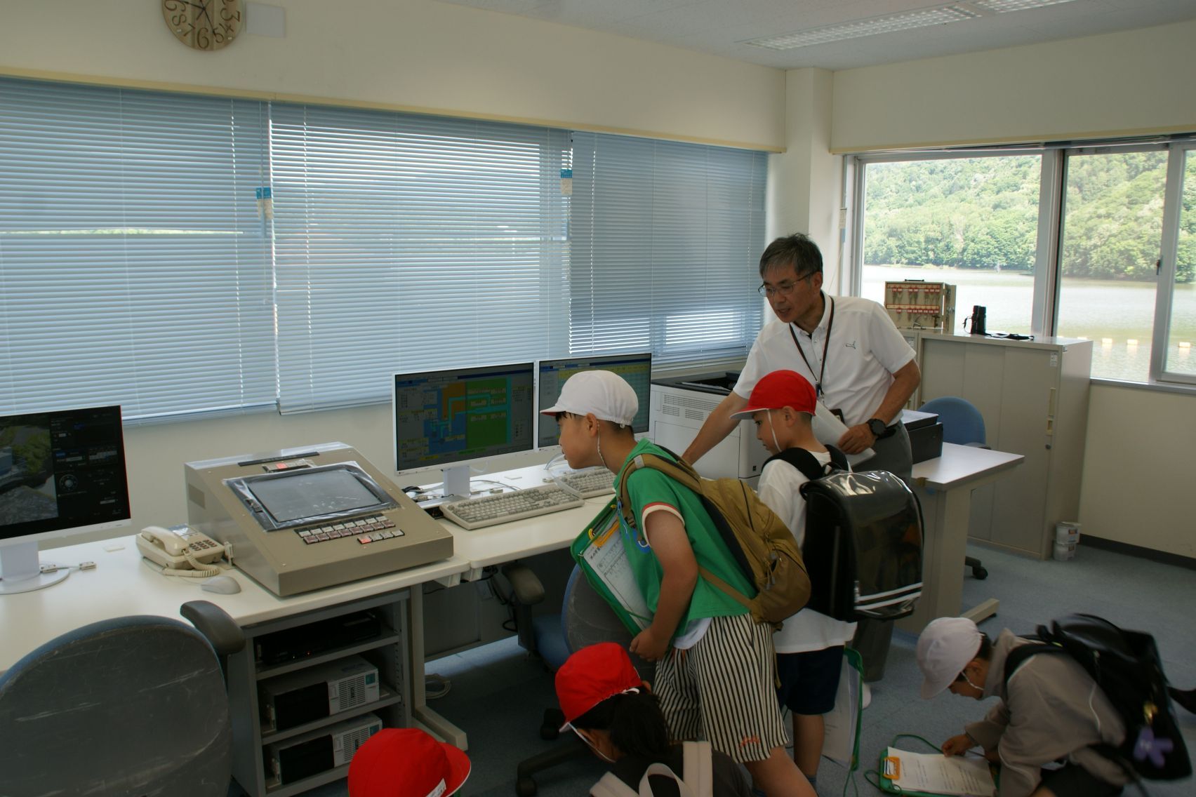 管理棟の中も見学.JPG