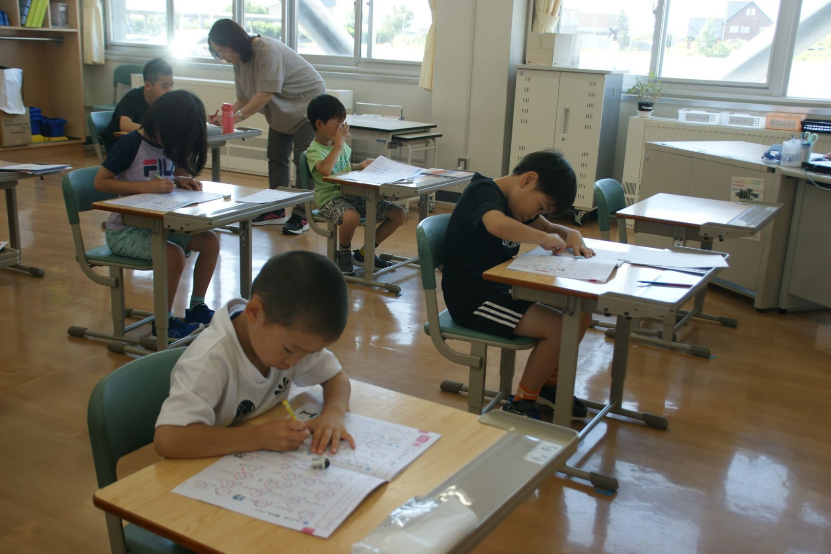 勉強する2年生.JPG