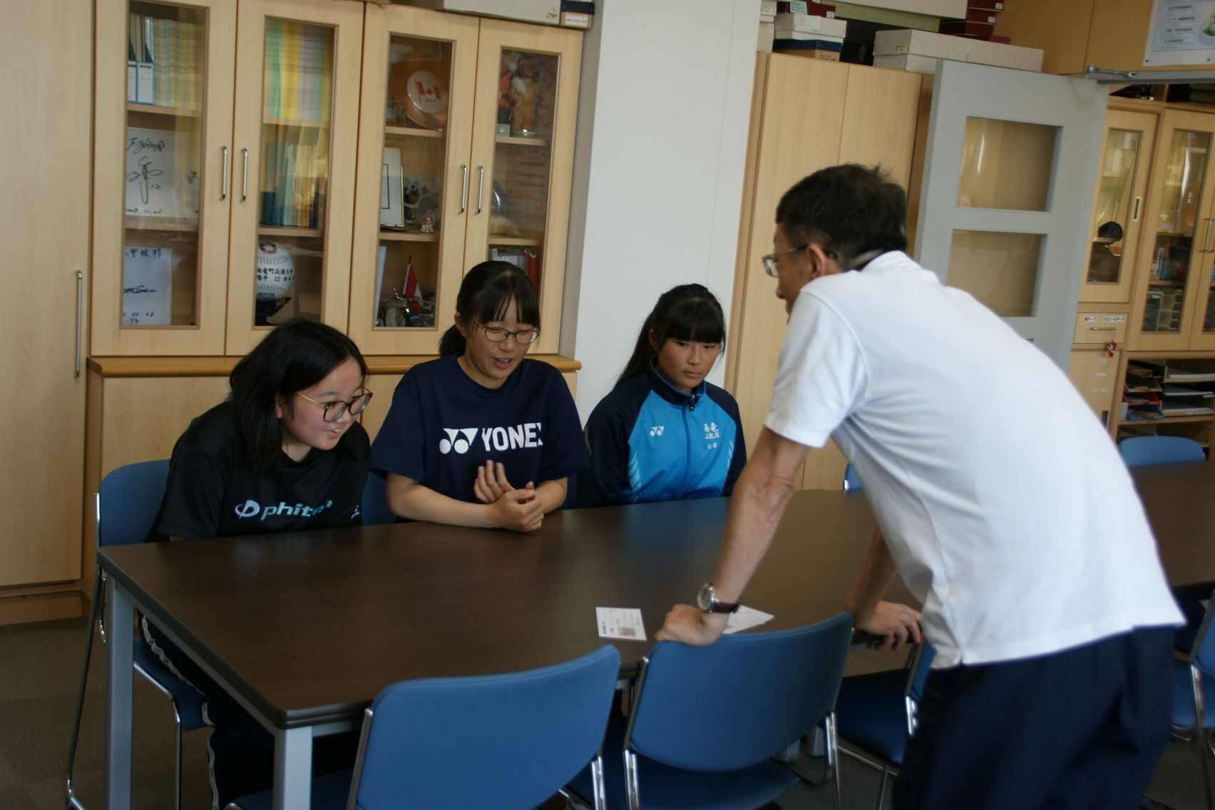 中学生のボランティアに校長先生からお礼.JPG