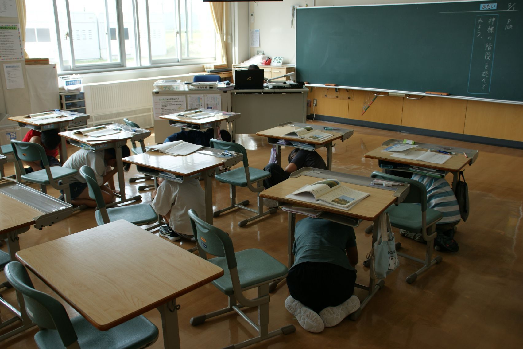 上手に頭を守っている4年生.JPG