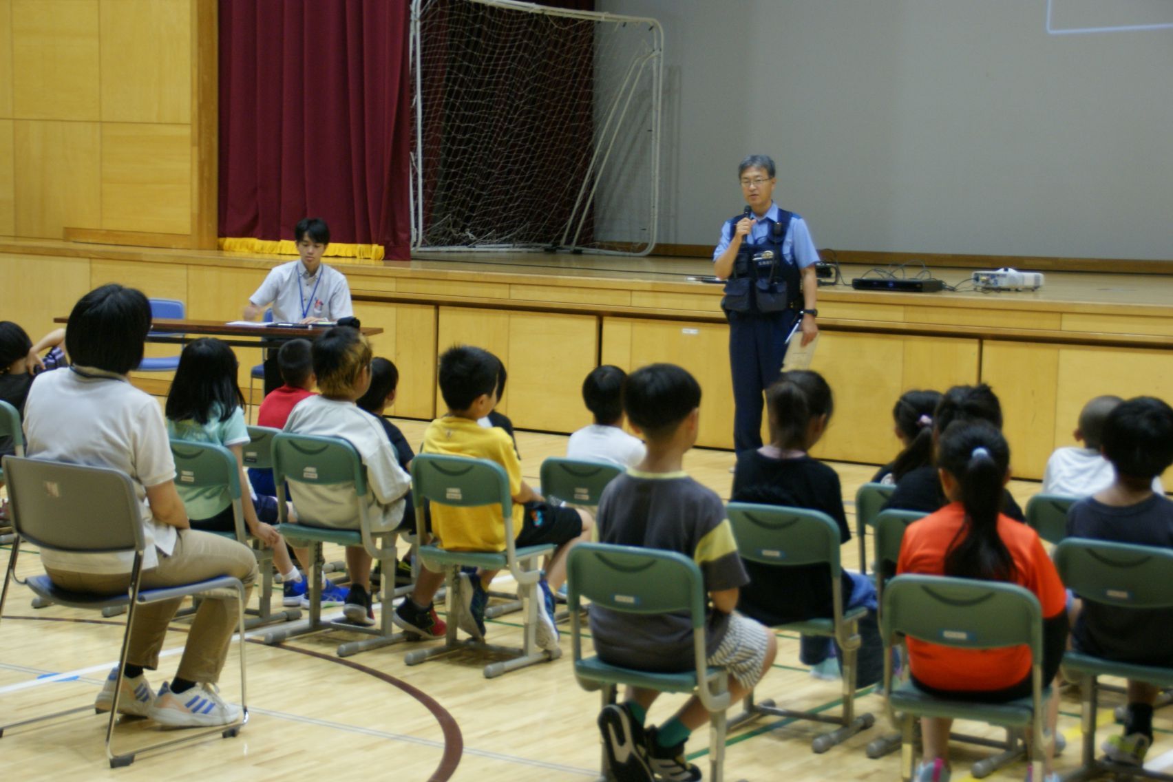 駐在所の所長さんの指導.JPG