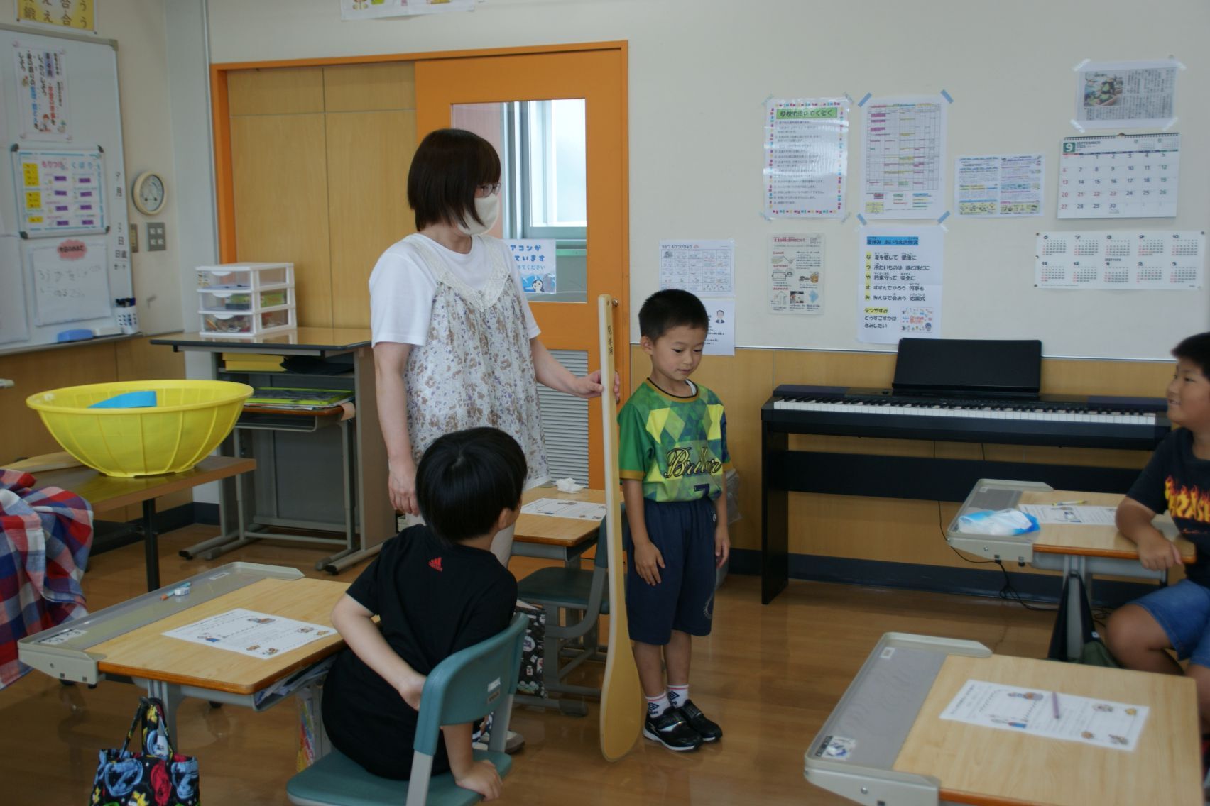 身長と同じくらいの巨大なへら.JPG