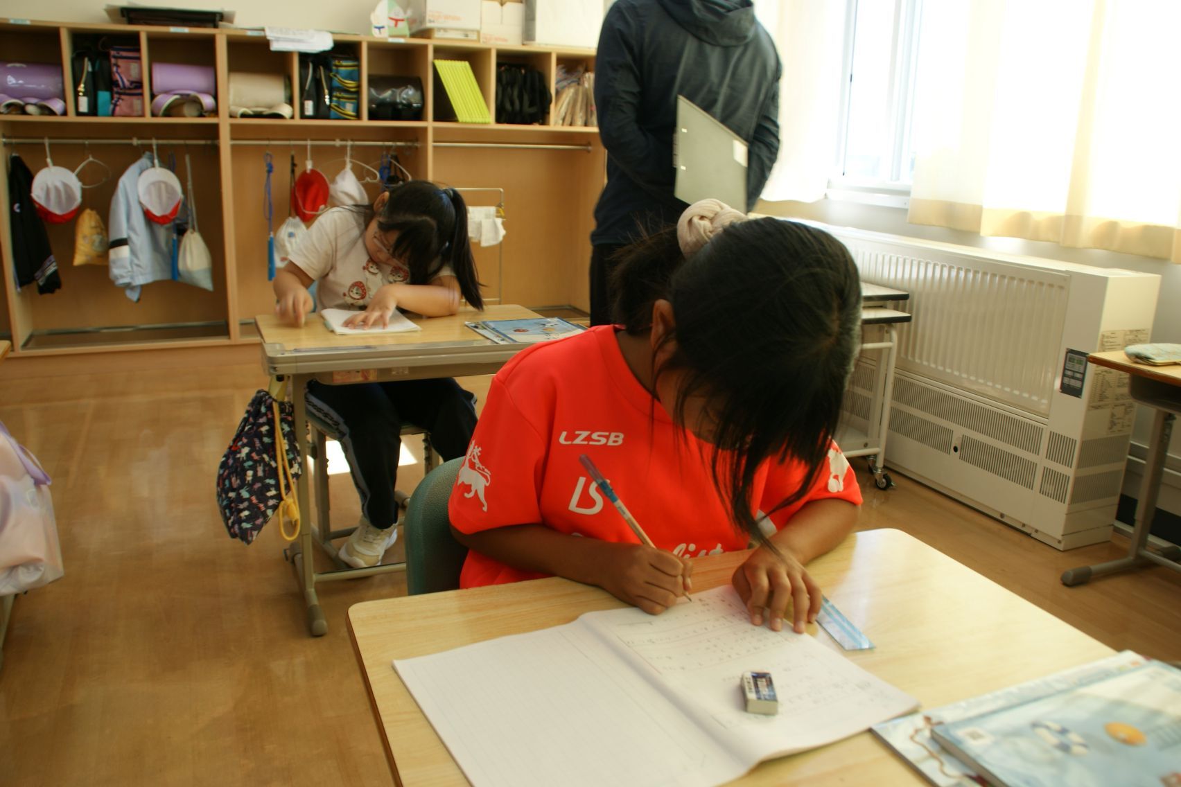 ノートに考えを記入.JPG
