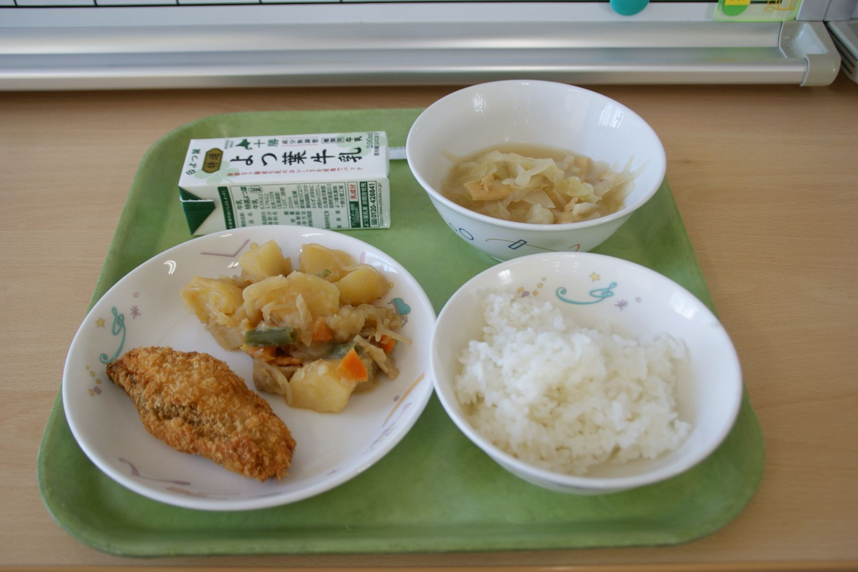 今日の給食.JPG
