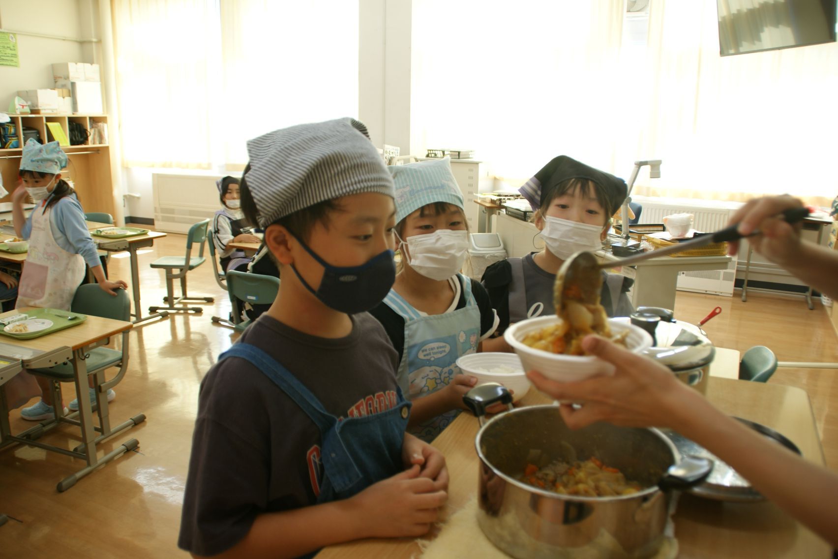 給食時間にいただきます.JPG