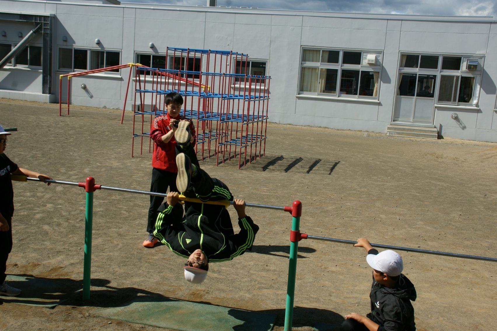 鉄棒のテストに挑戦.JPG