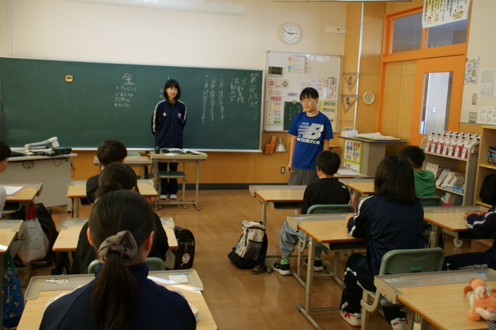 中学生の役員が進行.JPG
