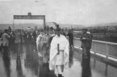 江竜橋の渡橋式(1965)の画像